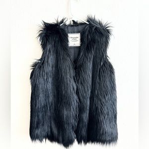 Abercrombie & Fitch | Black faux fur vest